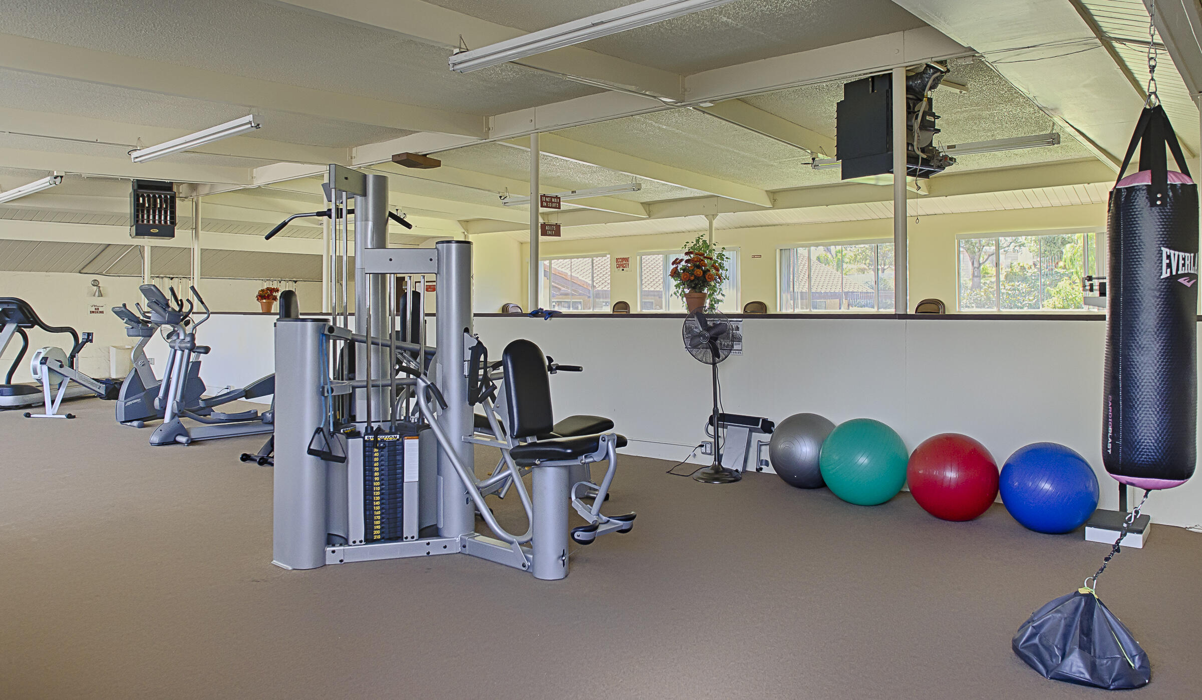 333 Old Mill Road, Unit SPC 66 Santa Barbara, CA 93110 - Photo 29 of 33 a room with gym equipment
