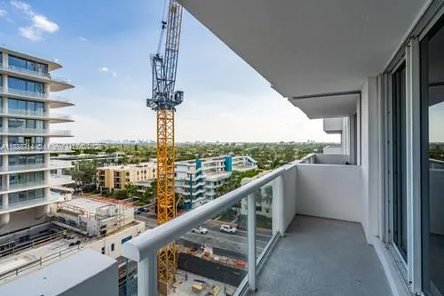 $3,000 | 9195 Collins Avenue, Unit 1006, Surfside, FL 33154