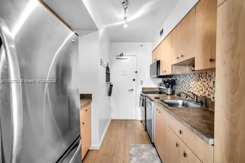 $3,000 | 9195 Collins Avenue, Unit 1006, Surfside, FL 33154