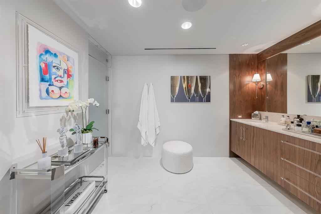 1717 Arts Plaza, Unit 1915 Dallas, TX 75201 - Photo 24 of 31 a bathroom with a sink a mirror and a toilet