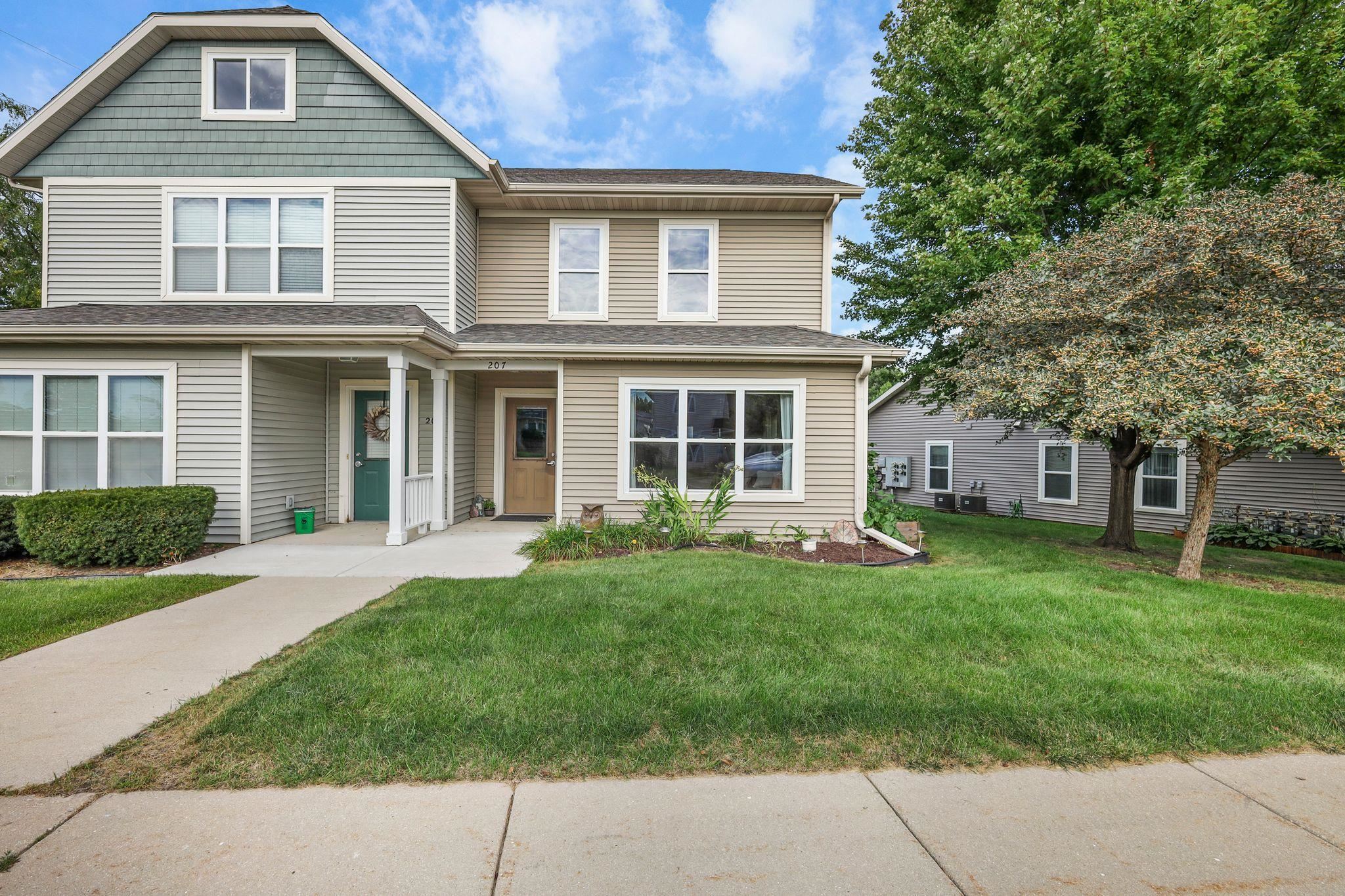 207 South Musket Ridge Drive Sun Prairie, WI 53590 - Photo 1 of 32 Gallery Image 1