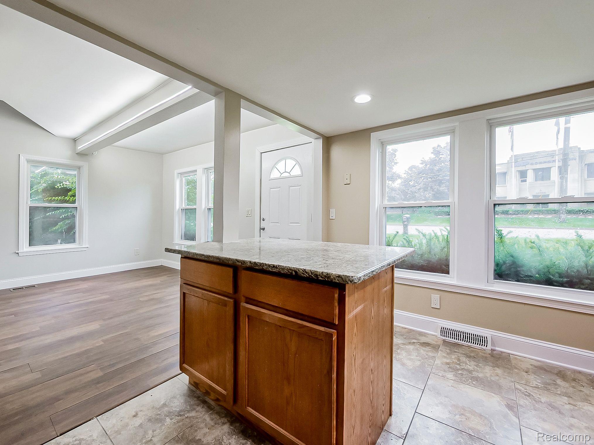 44120 Utica Road Utica, MI 48317 - Photo 9 of 23 Gallery Image 9