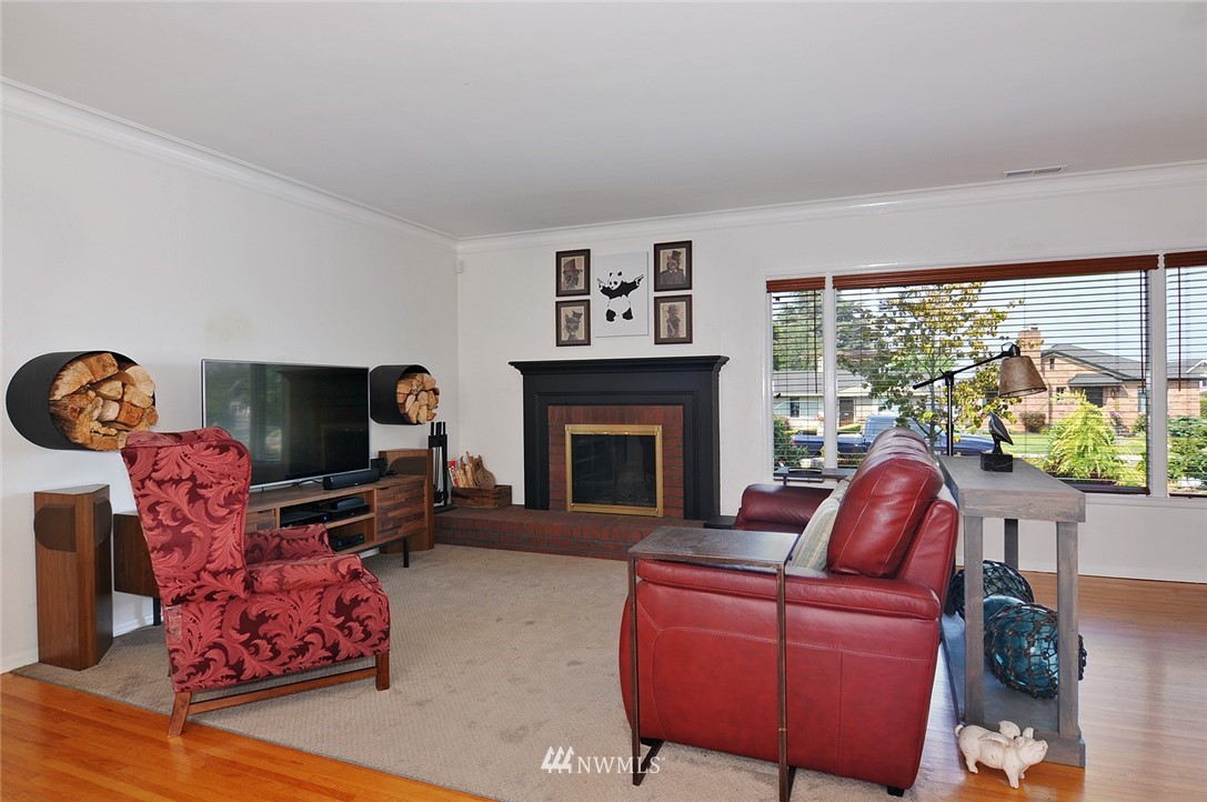 915 Rucker Avenue Everett, WA 98201 - Photo 4 of 25 Gallery Image 4