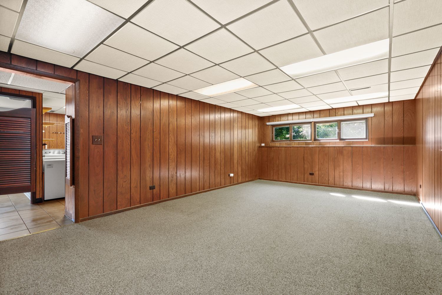 808 Burning Tree Lane Naperville, IL 60563 - Photo 25 of 34 a view of an empty room with a window