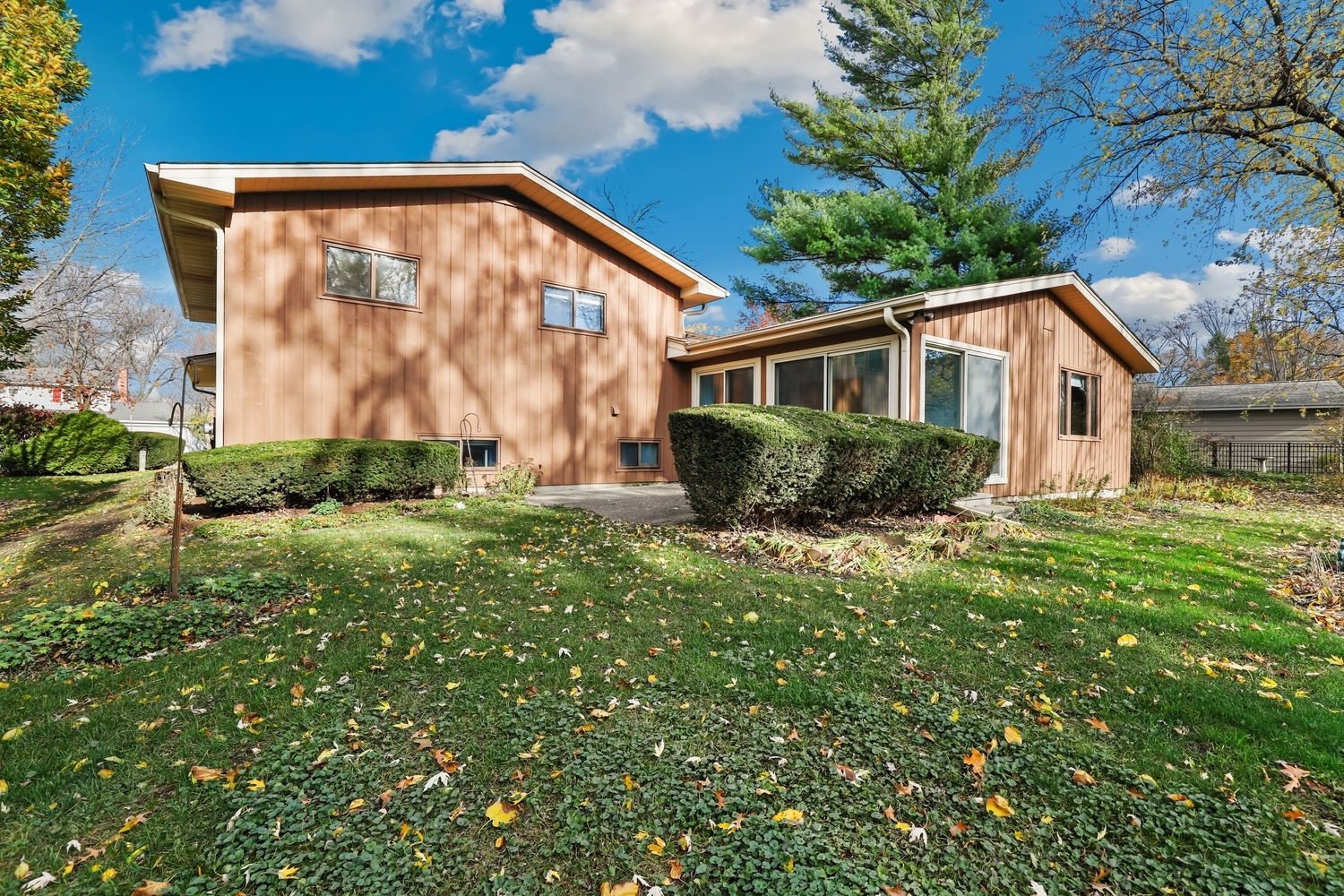 808 Burning Tree Lane Naperville, IL 60563 - Photo 29 of 34 a front view of house with yard and green space