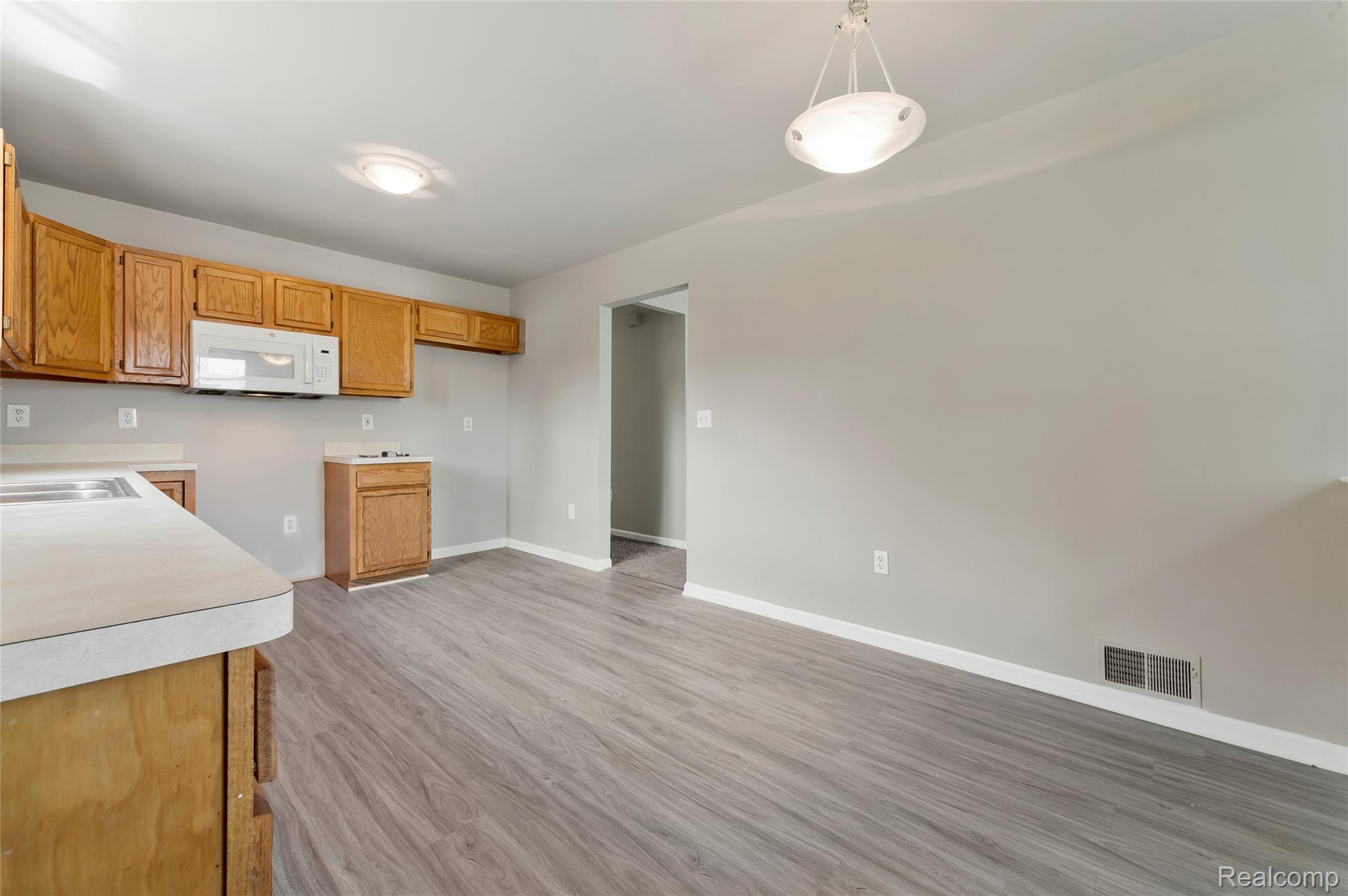 17245 Martin Road Roseville, MI 48066 - Photo 12 of 30 Kitchen