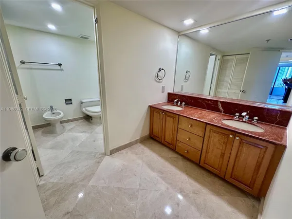 $4,950 | 520 Brickell Key Drive, Unit A2015, Miami, FL 33131