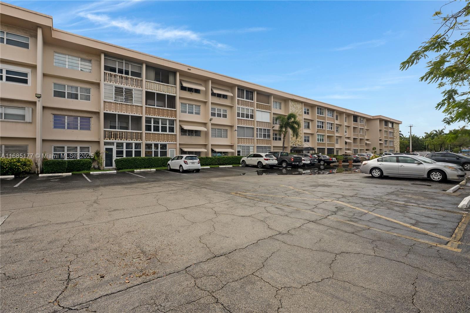 410 Southeast 2nd Street, Unit 220 Hallandale Beach, FL 33009 - Photo 22 of 25