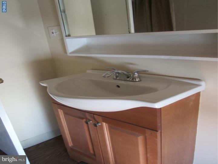 43 Idolstone Road Levittown, PA 19057 - Photo 14 of 25 Bathroom