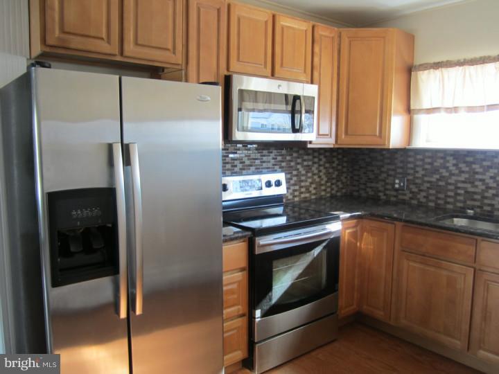 43 Idolstone Road Levittown, PA 19057 - Photo 20 of 25 Kitchen