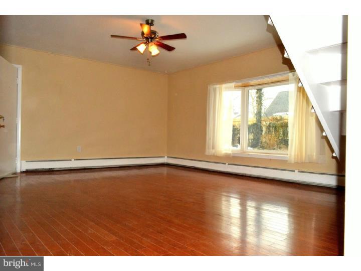 43 Idolstone Road Levittown, PA 19057 - Photo 23 of 25 Living Room
