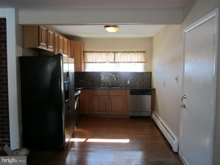 43 Idolstone Road Levittown, PA 19057 - Photo 4 of 25 Kitchen