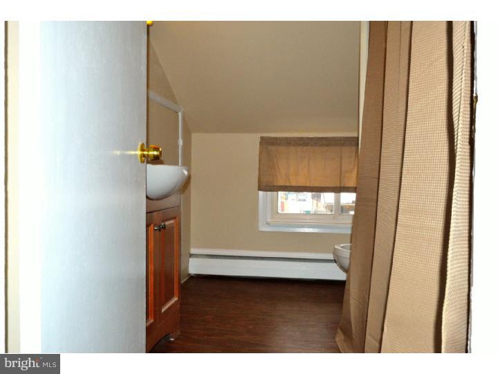 43 Idolstone Road Levittown, PA 19057 - Photo 9 of 25 Bathroom