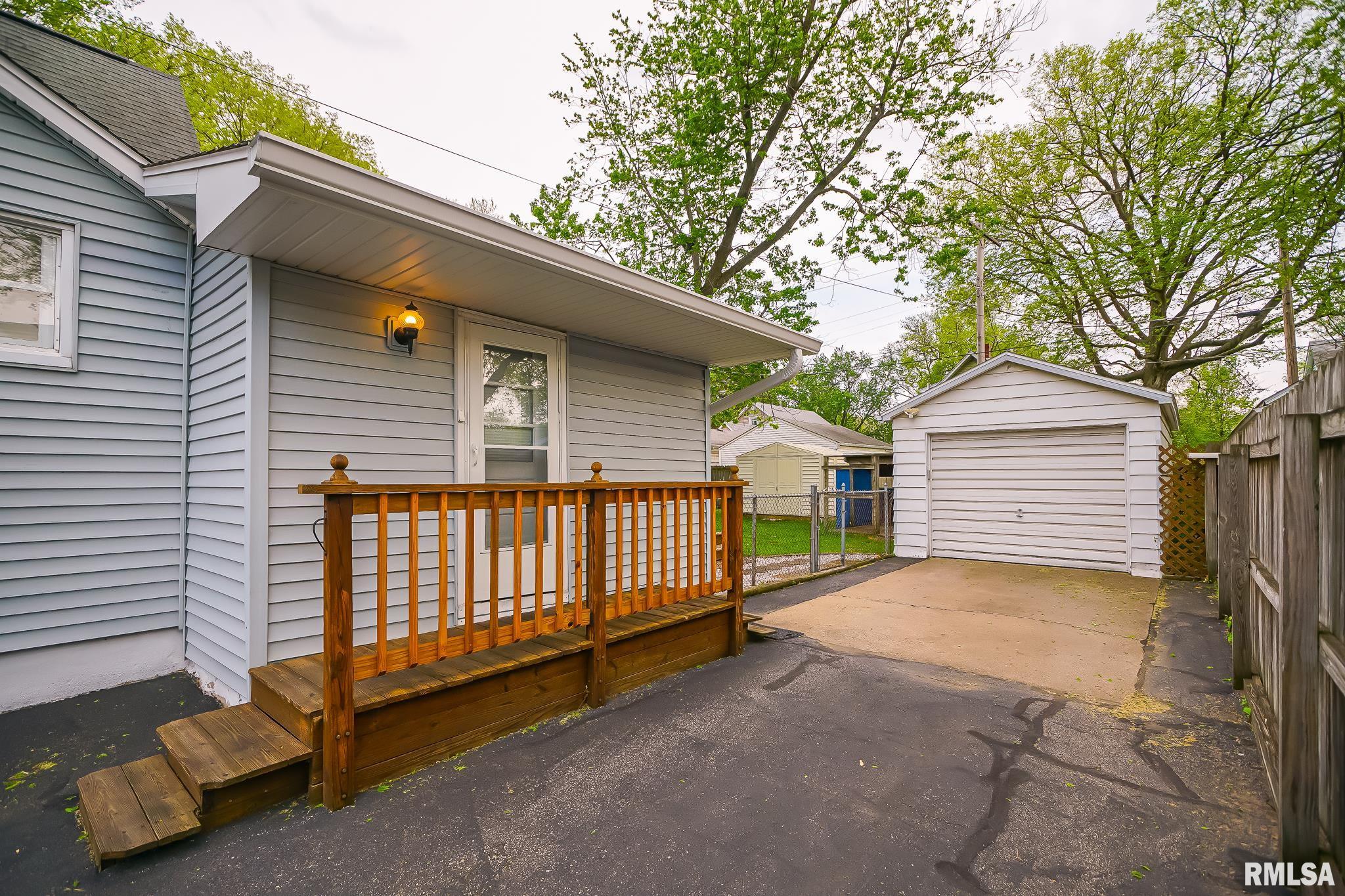 914 Henrietta Street Pekin, IL 61554 - Photo 4 of 61