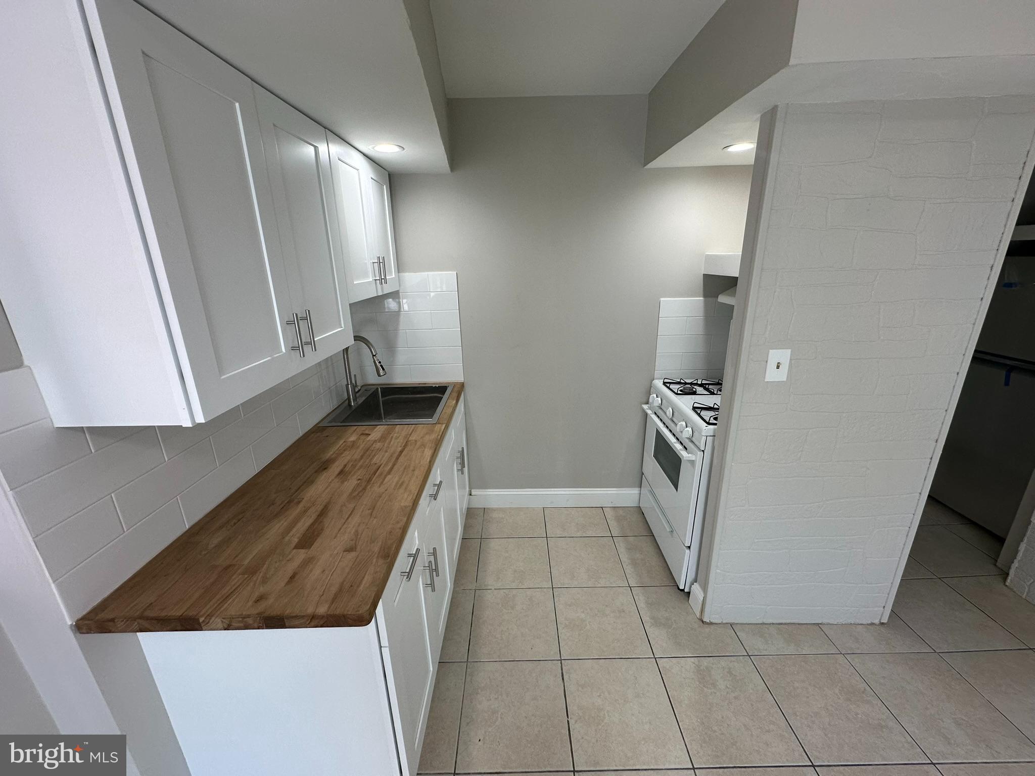7028 Paschall Avenue Philadelphia, PA 19142 - Photo 11 of 21 a view of a utility room with washer and dryer