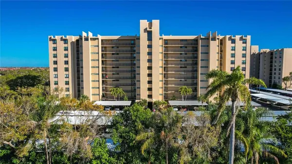 $327,800 | 2621 Cove Cay Drive, Unit 1003, Clearwater, FL 33760