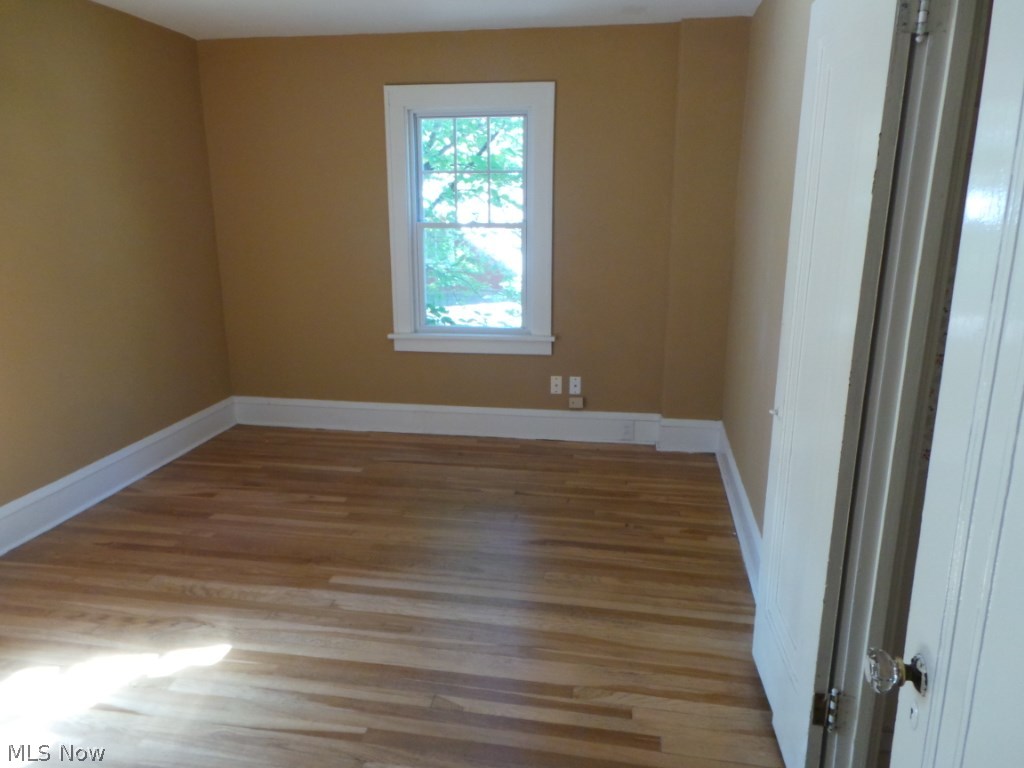 2920 Hampshire Road Cleveland, OH 44118 - Photo 10 of 15