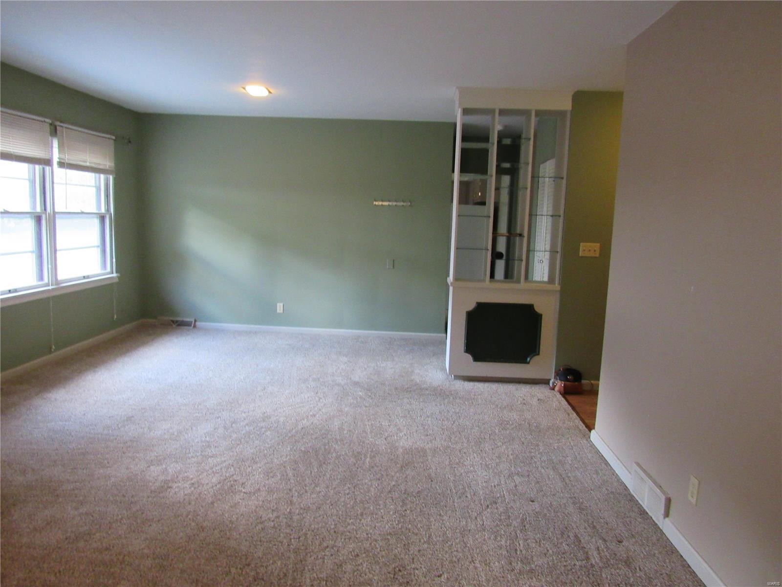 3027 Edwards Street Alton, IL 62002 - Photo 4 of 23 Gallery Image 4