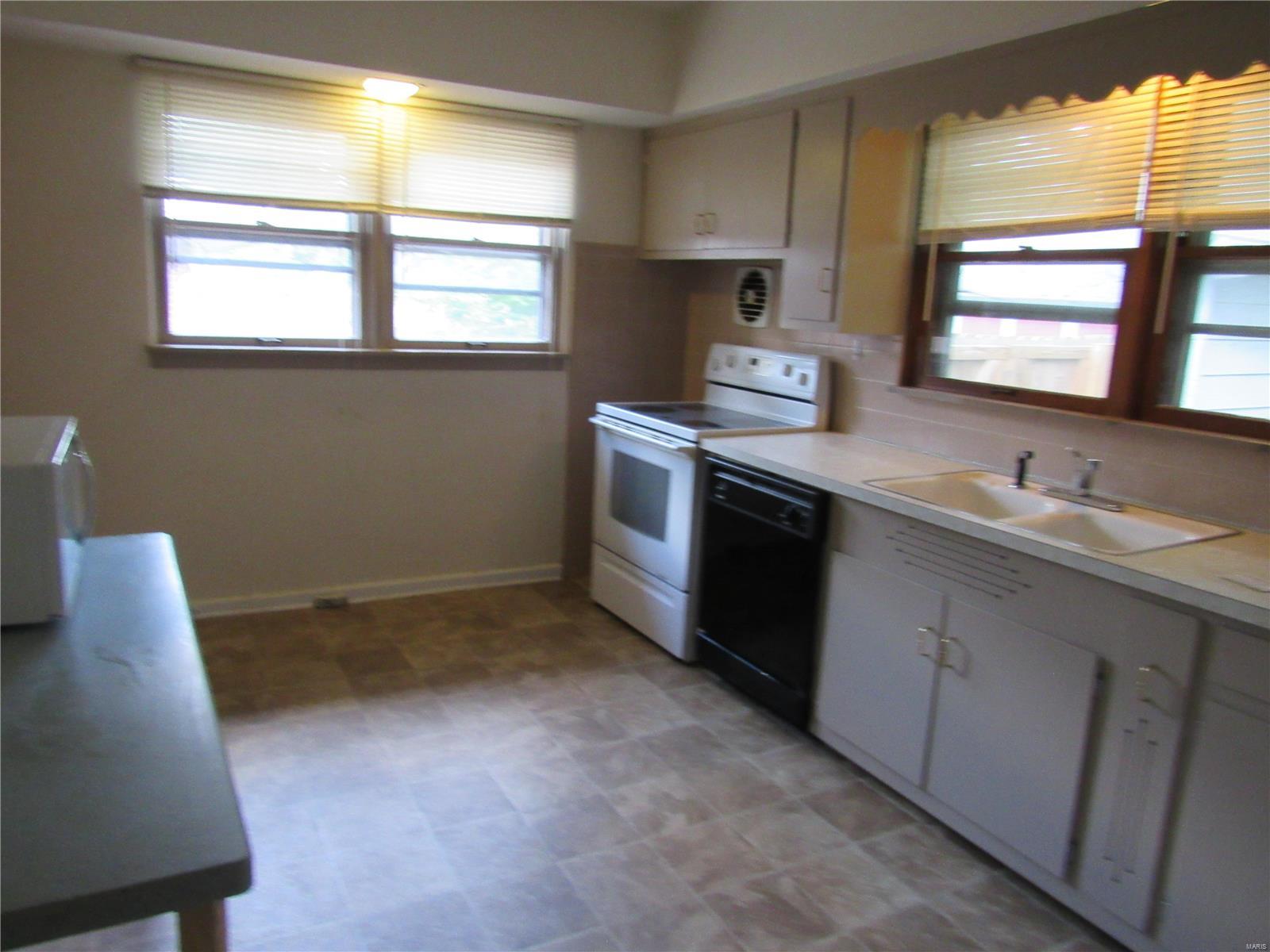 3027 Edwards Street Alton, IL 62002 - Photo 6 of 23 Gallery Image 6