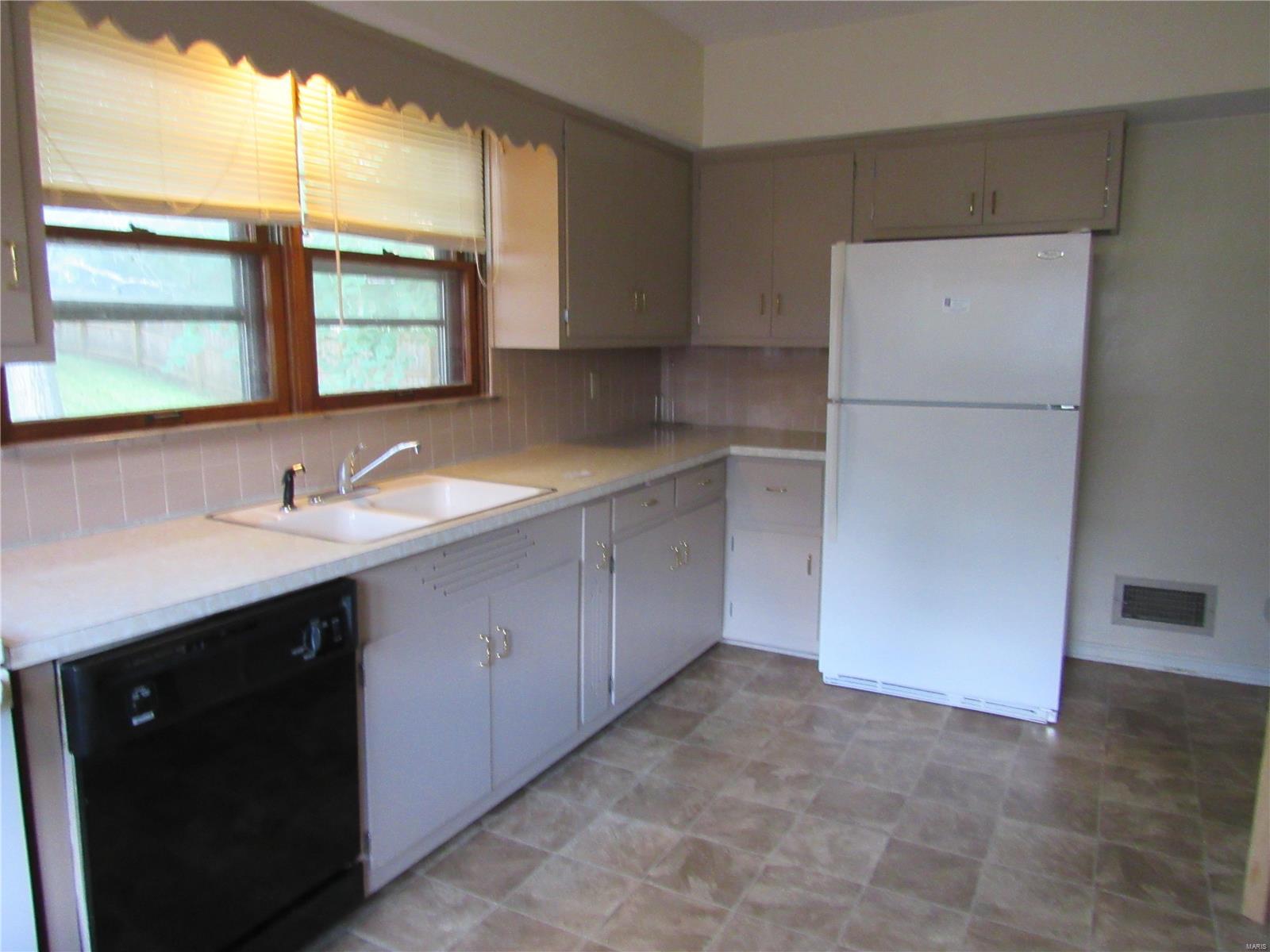 3027 Edwards Street Alton, IL 62002 - Photo 7 of 23 Gallery Image 7