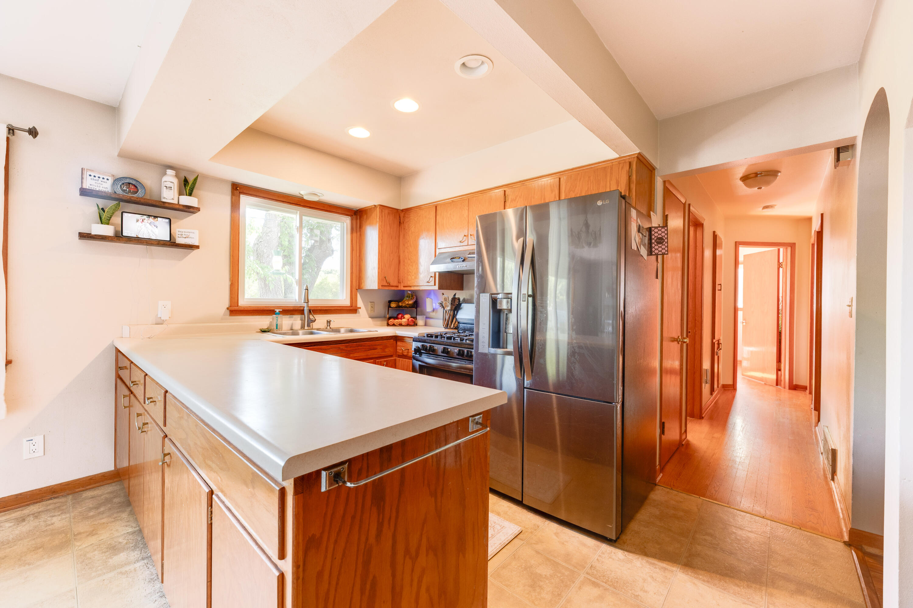 213 West State Road North Prairie, WI 53153 - Photo 11 of 37 Open kitchen with snack bar