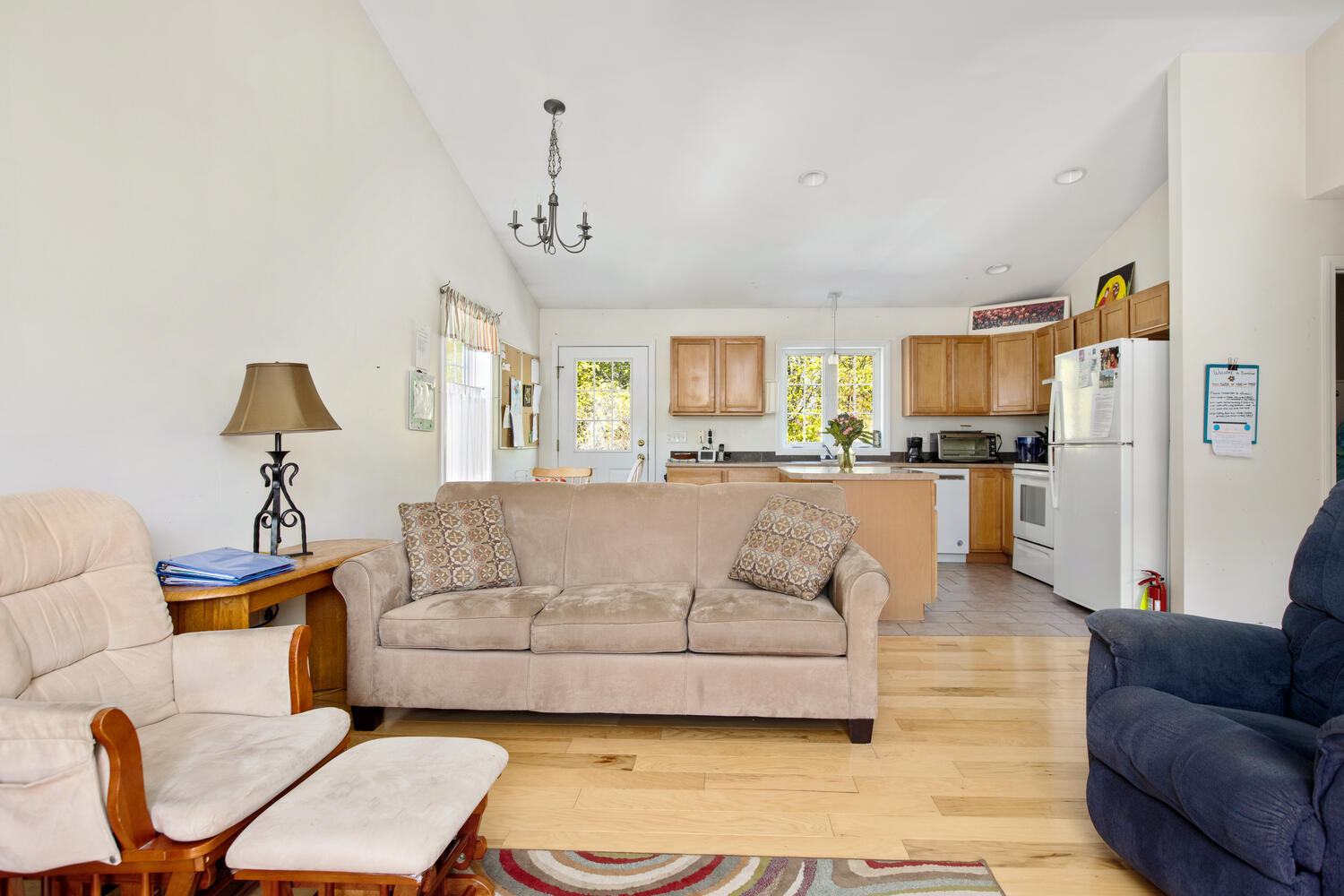 45 Bonnybriar Road South Portland, ME 04106 - Photo 6 of 33 45 Bonnybriar Rd South-large-006-034-Liv