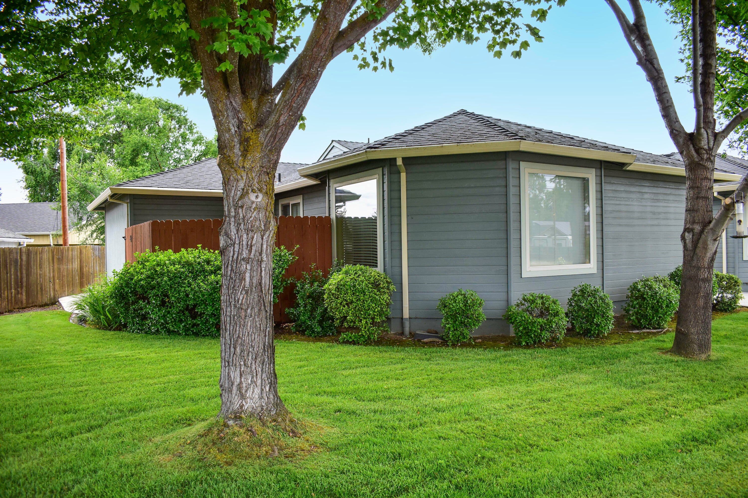 3015 Merriman Road, Unit 2 Medford, OR 97501 - Photo 5 of 19 DSC_0378