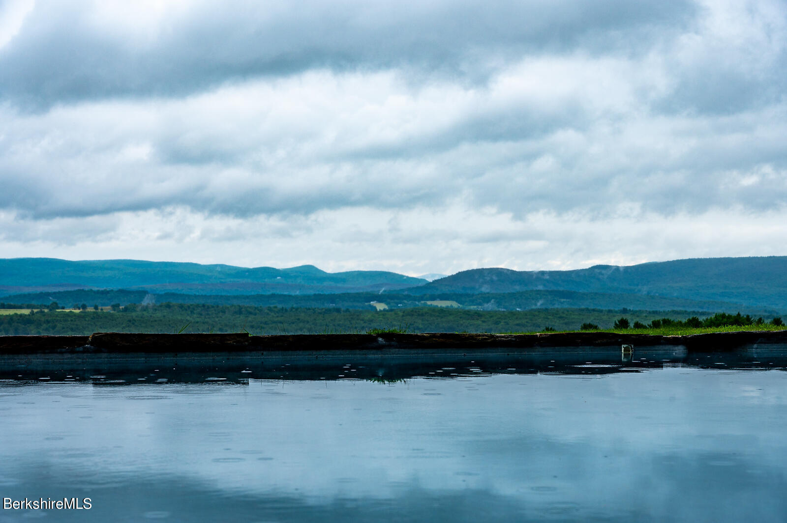 Expansive tri-state views