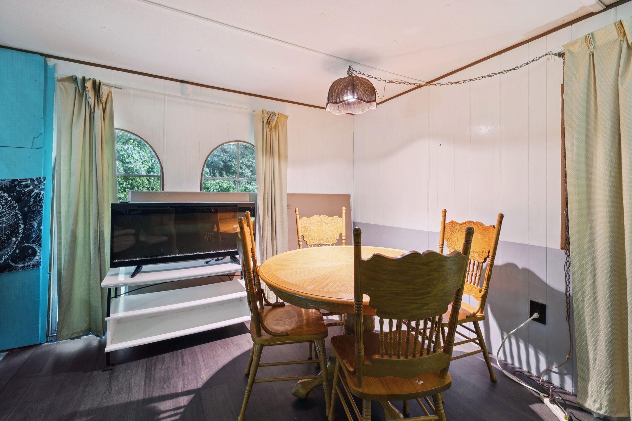 7503 Davis Mill Road Harrison, TN 37341 - Photo 13 of 33 a dining room with furniture and window