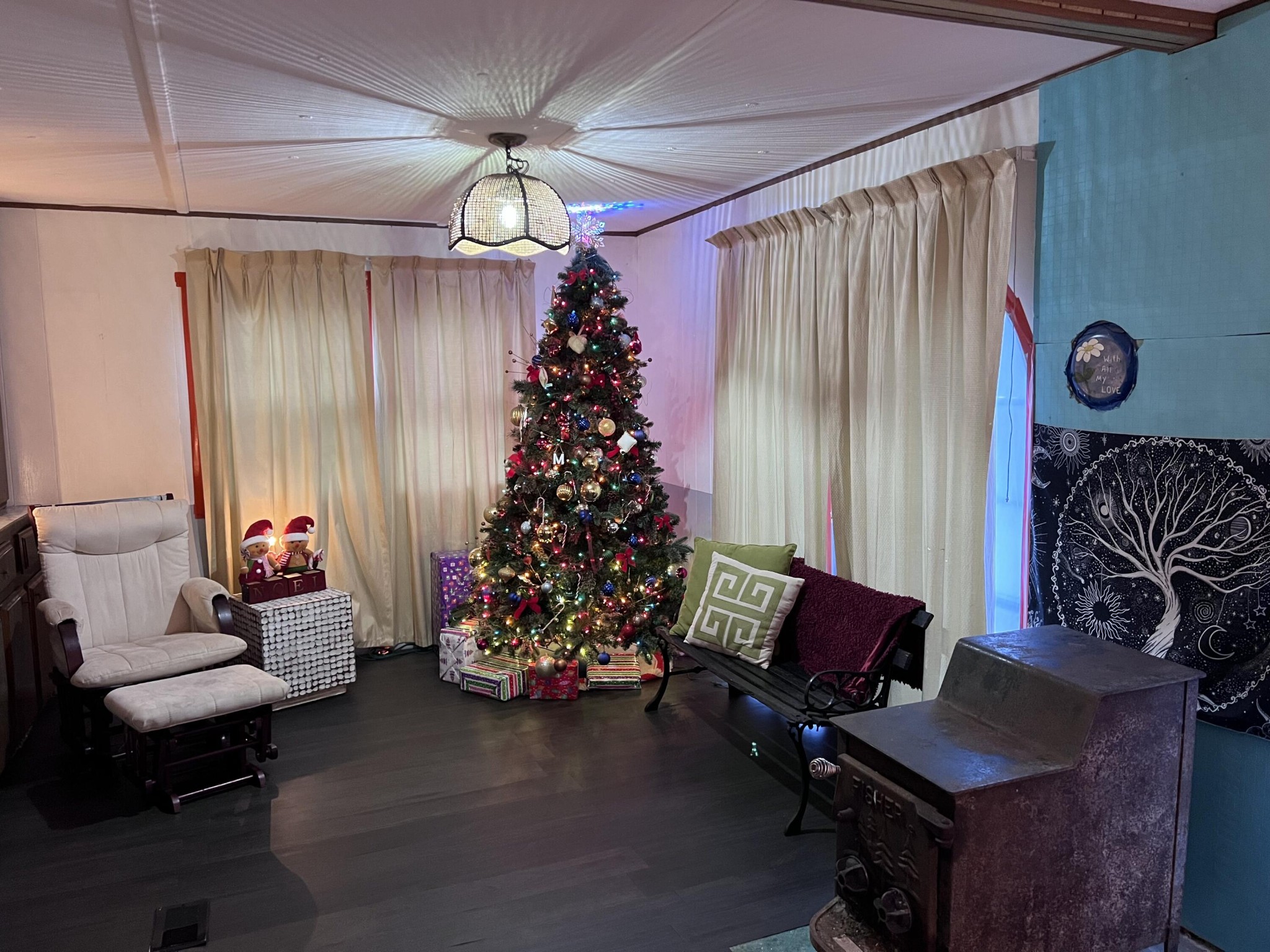7503 Davis Mill Road Harrison, TN 37341 - Photo 14 of 33 a livingroom with dining area a chandelier and couch