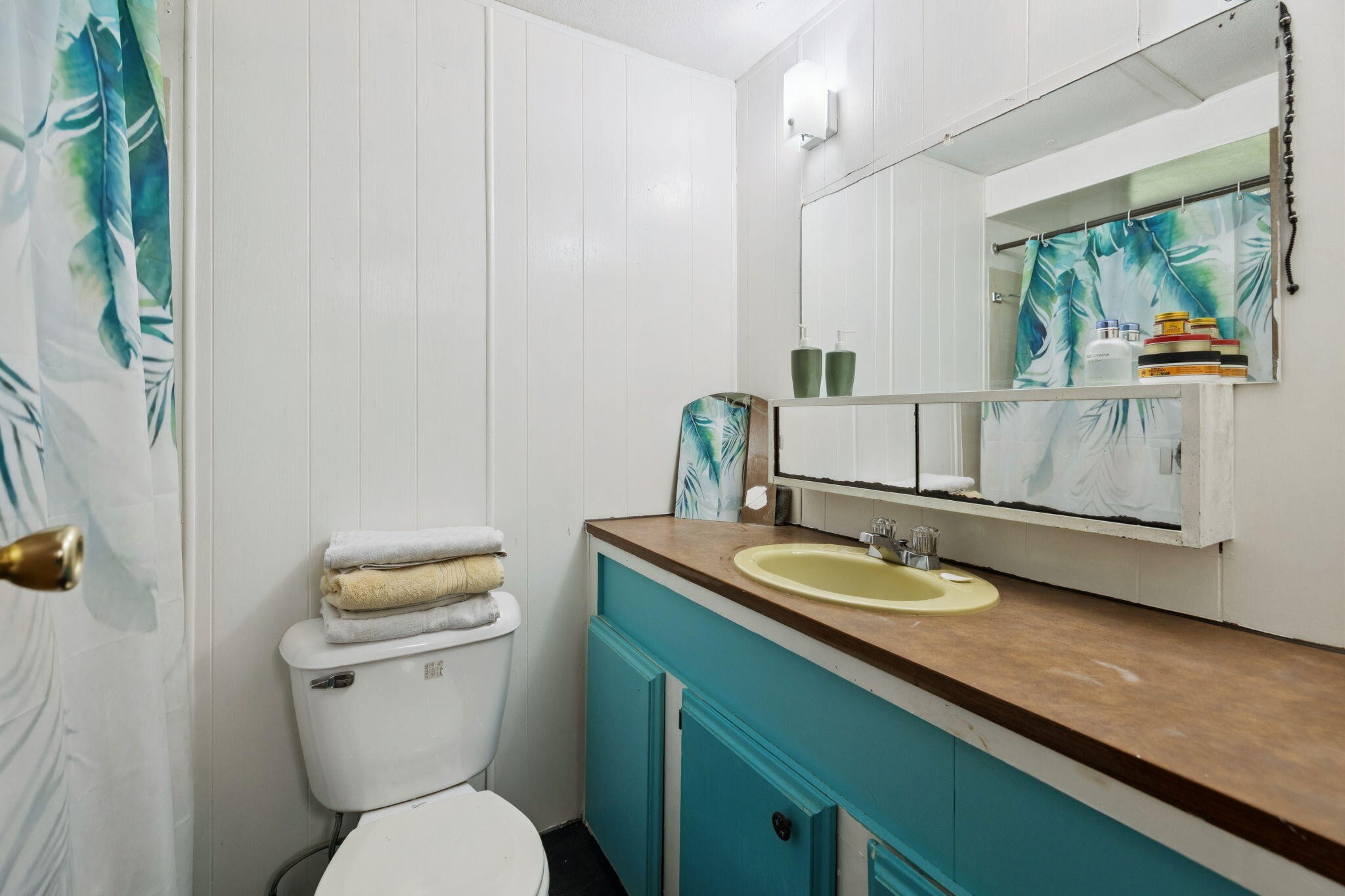 7503 Davis Mill Road Harrison, TN 37341 - Photo 24 of 33 a bathroom with a granite countertop toilet sink and mirror