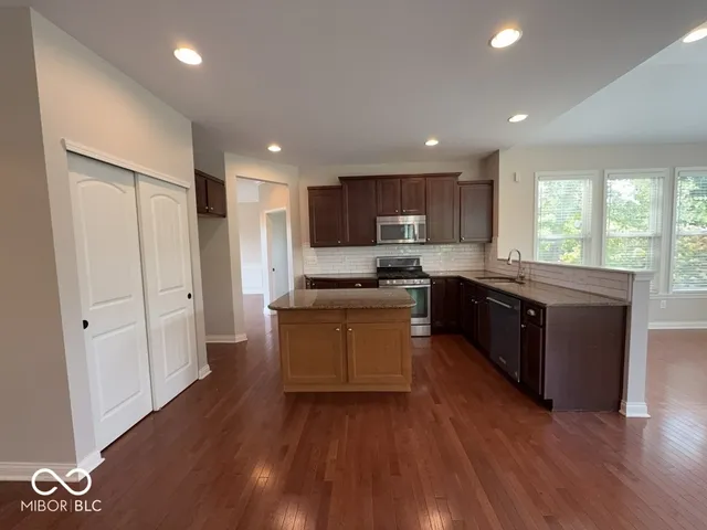 $2,850 | 13052 Whitten Drive North, Fishers, IN 46037