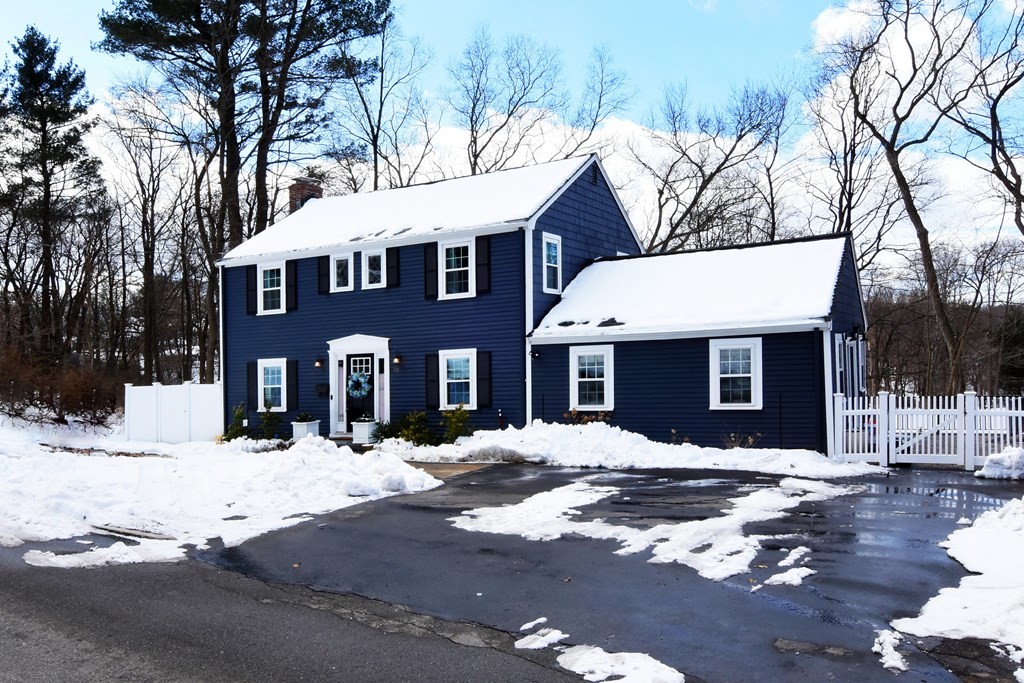 77 Outlook Road Wakefield, MA 01880 - Photo 1 of 41 Gallery Image 1