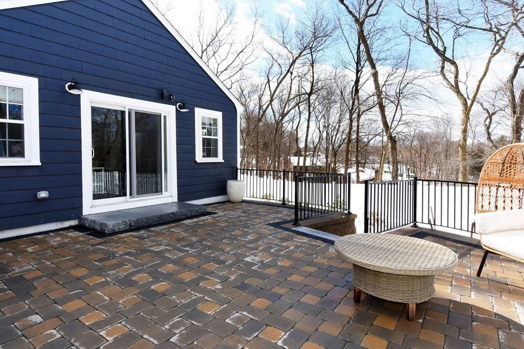 77 Outlook Road Wakefield, MA 01880 - Photo 6 of 41 Gallery Image 6
