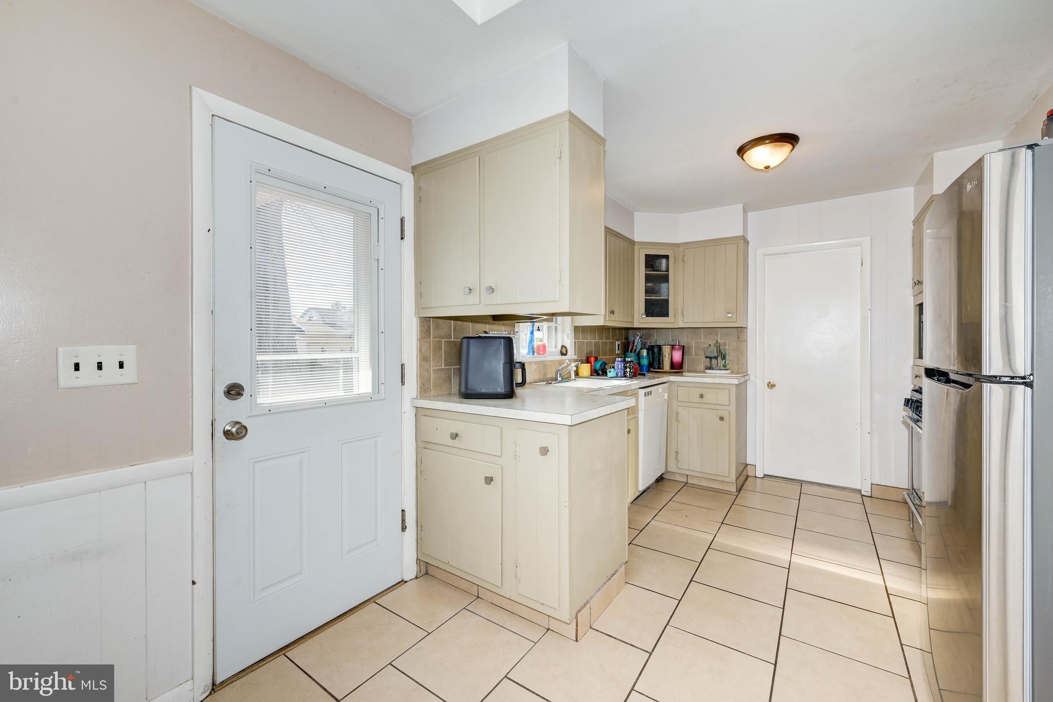 1843 Nottingham Way Trenton, NJ 08619 - Photo 26 of 56