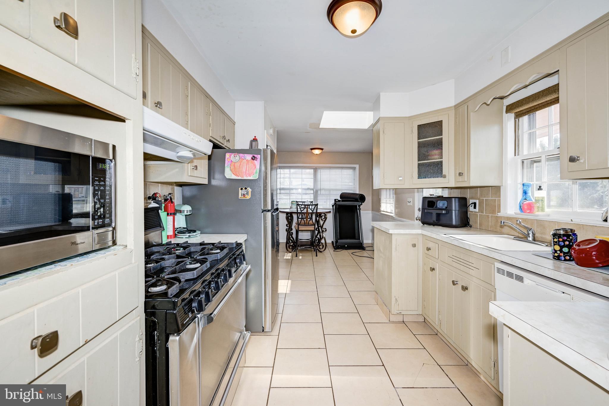 1843 Nottingham Way Trenton, NJ 08619 - Photo 29 of 56