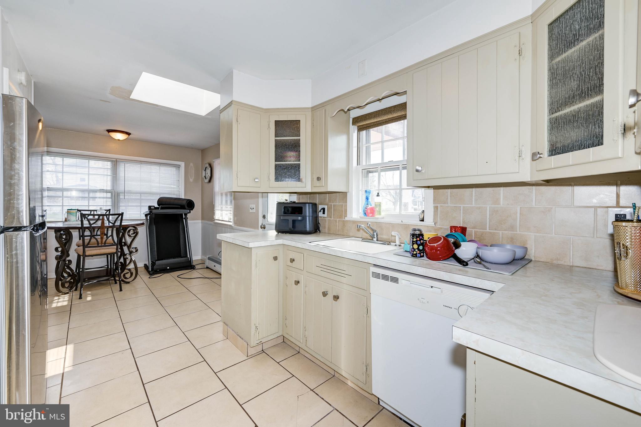 1843 Nottingham Way Trenton, NJ 08619 - Photo 30 of 56