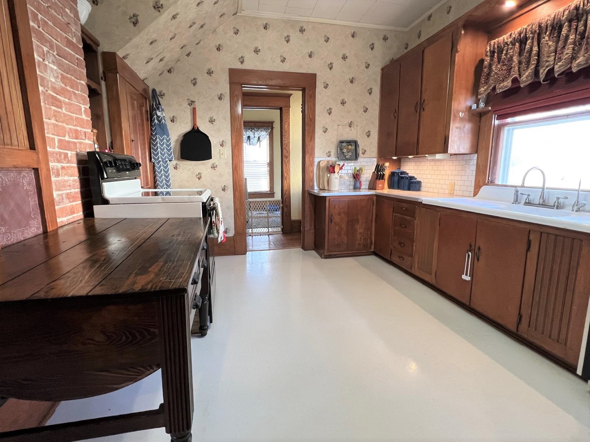 316 West 9th Avenue Winfield, KS 67156 - Photo 12 of 33