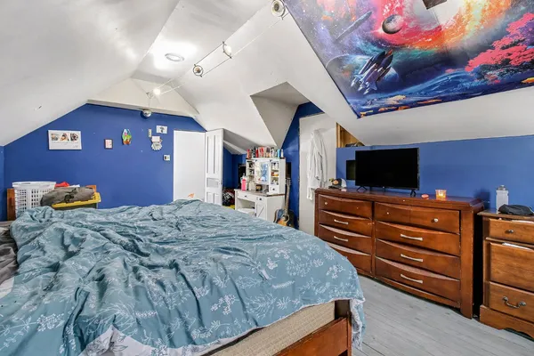 $189,900 | 414 Manchester Street, Aurora, IN 47001