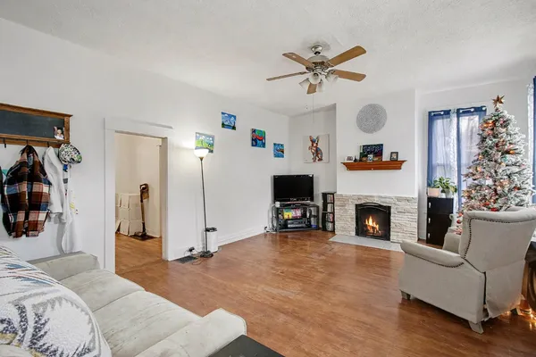 $189,900 | 414 Manchester Street, Aurora, IN 47001