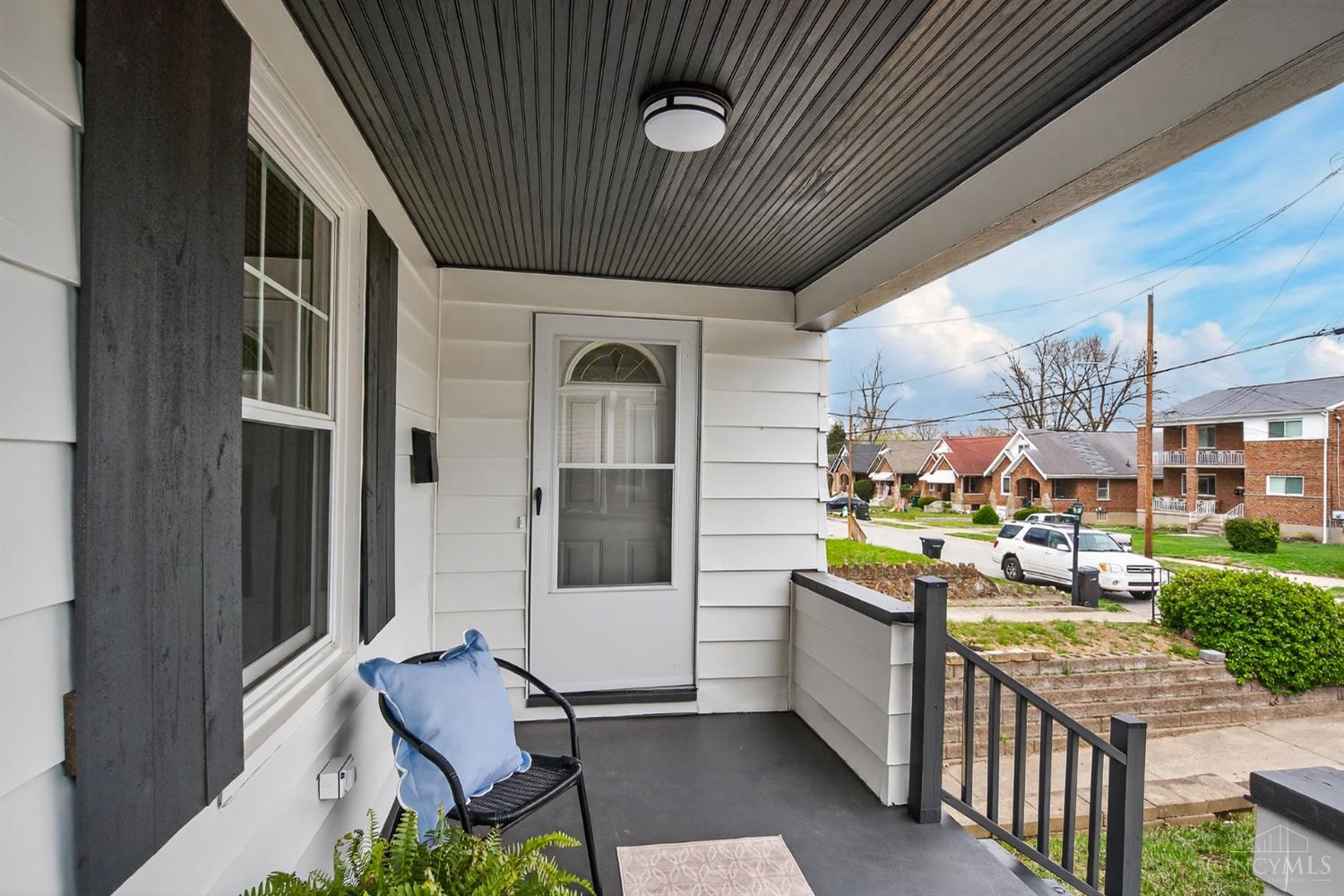 6615 Merwin Avenue Cincinnati, OH 45227 - Photo 4 of 40