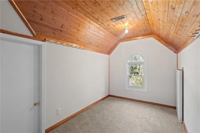 a view of empty room with window