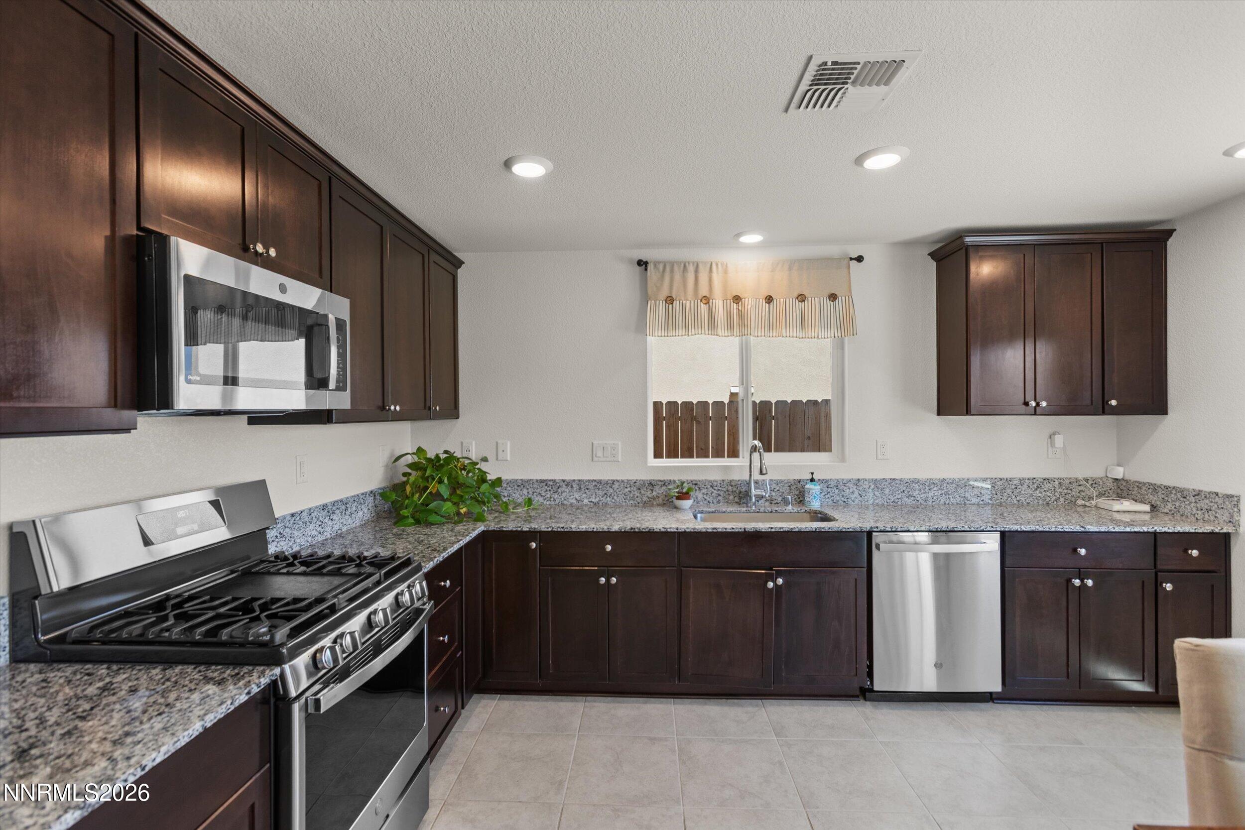 638 Coyote Bluff Reno, NV 89506 - Photo 11 of 38 12-0Y7A8938