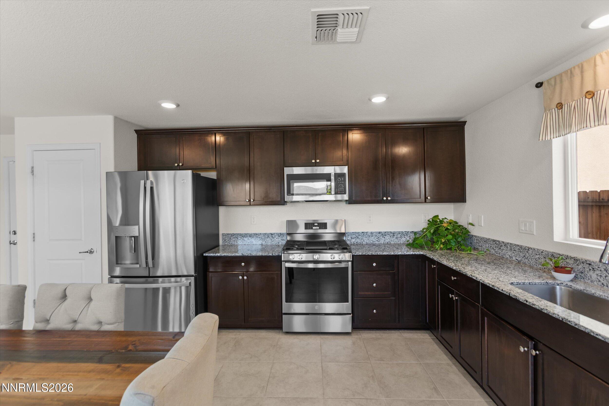 638 Coyote Bluff Reno, NV 89506 - Photo 10 of 38 11-0Y7A8935