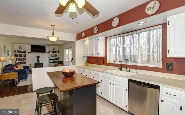 1954 Carrollton Road Finksburg, MD 21048 - Photo 6 of 26 Kitchen