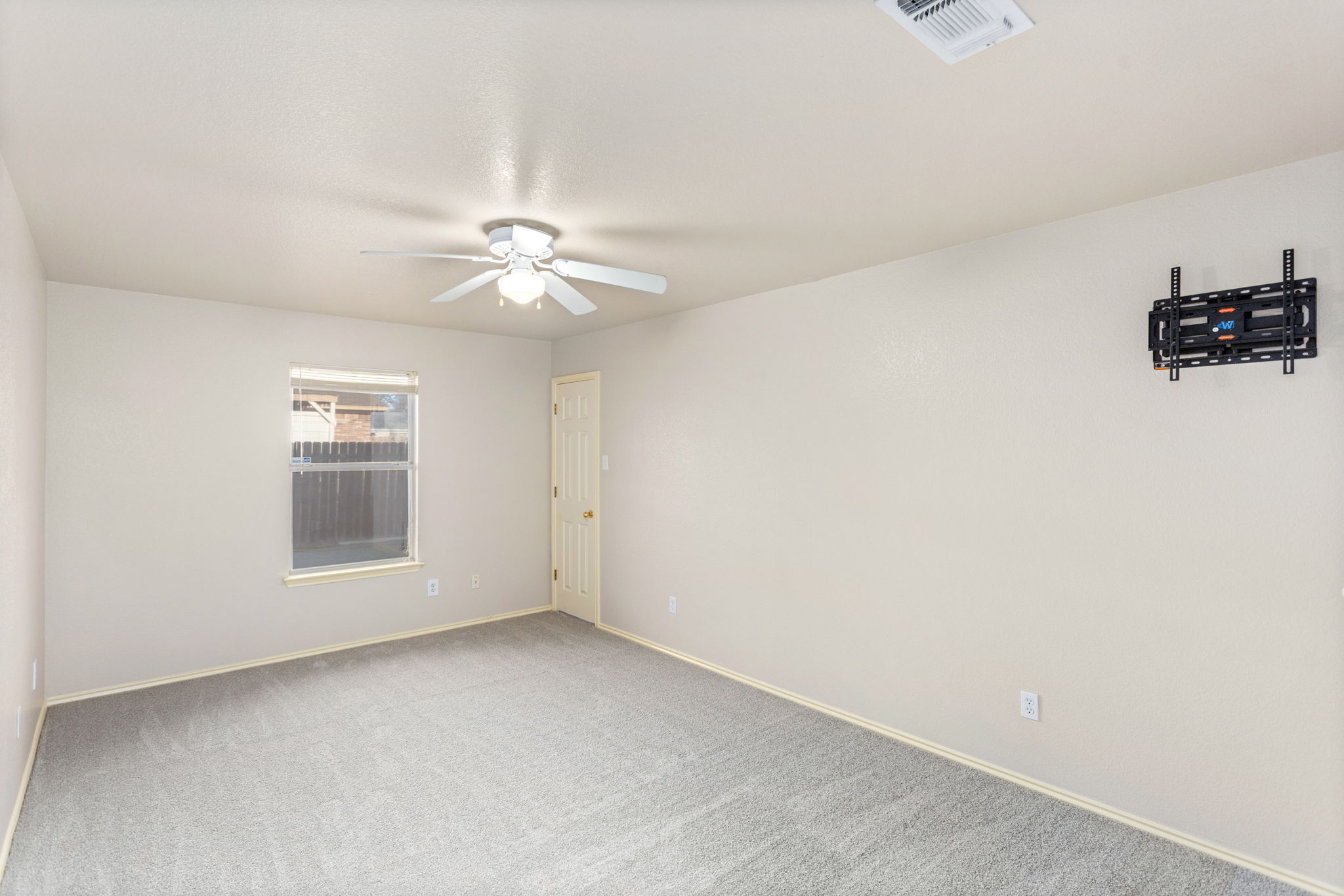 409 Lydia Lane Thrall, TX 76578 - Photo 15 of 25 an empty room with windows and cabinet