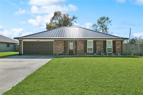 $305,000 | 312 Devon Road, Laplace, LA 70068