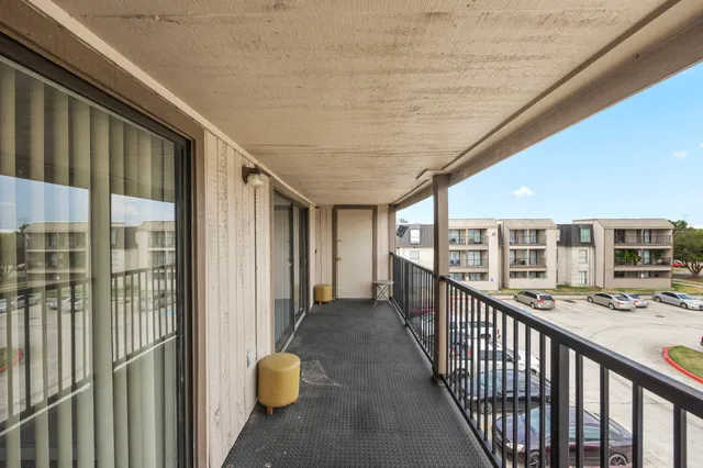 $70,000 | 206 Plaza Verde Drive, Unit D35, Houston, TX 77038