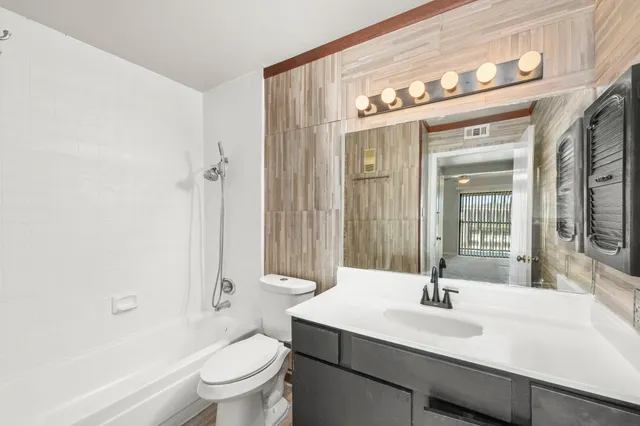 $70,000 | 206 Plaza Verde Drive, Unit D35, Houston, TX 77038