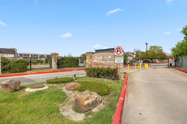 $70,000 | 206 Plaza Verde Drive, Unit D35, Houston, TX 77038